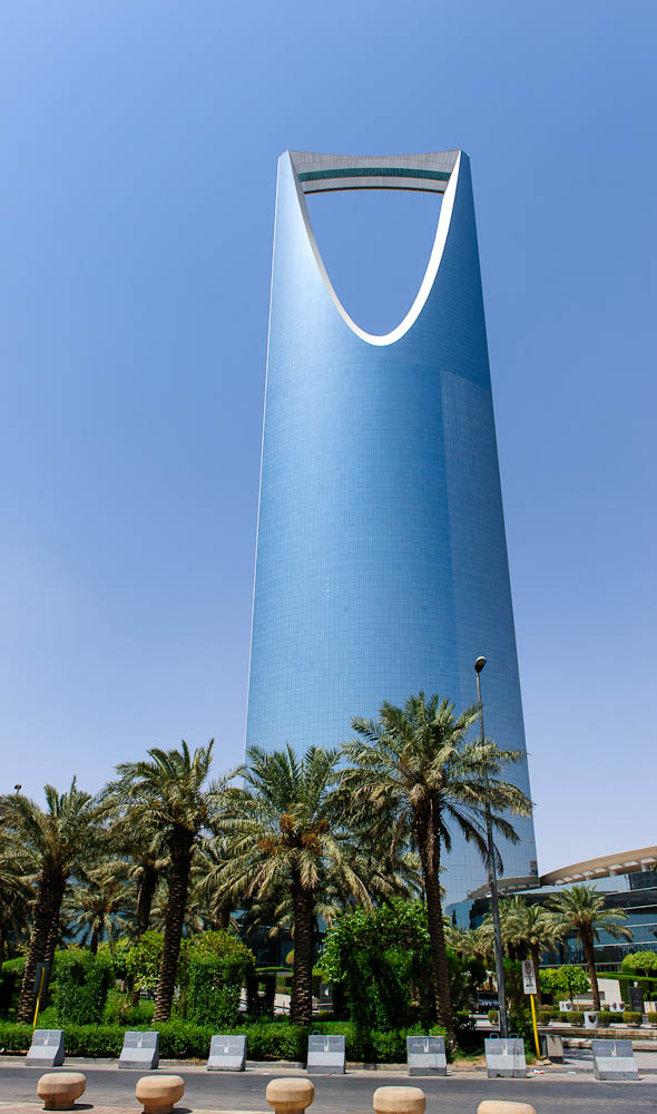 صور برج الفيصليه في الرياض رسم لبس رسمي