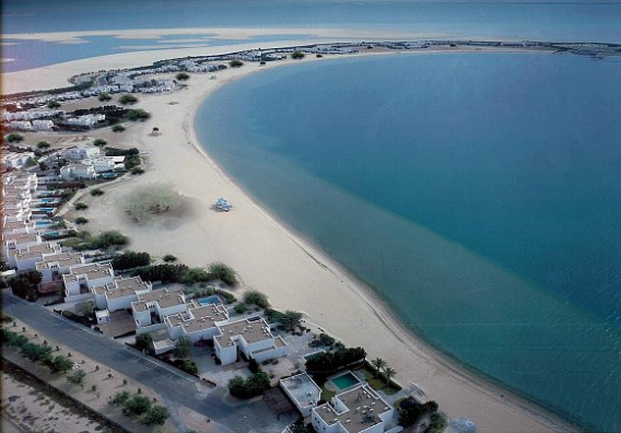 شاطئ نصف القمر - السياحة في السعودية بالصور