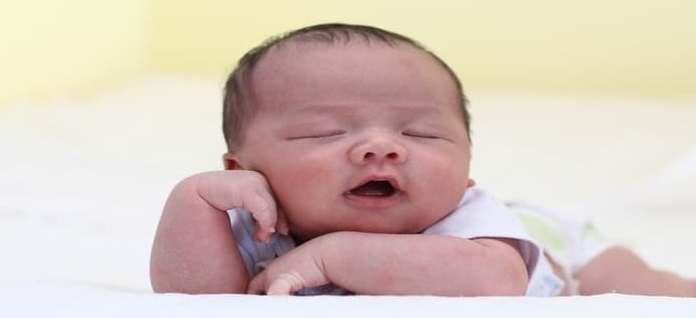 كيفية مشاركة النوم مع طفل حديث الولادة